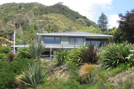 Photo of property in 5 Seaview Crescent, Picton, 7220