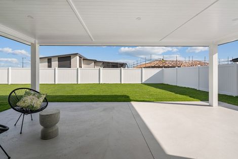 Photo of property in 8 Te Taniwha Road, One Tree Point, 0118