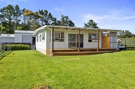 Photo of property in 435 Barrett Road, Omata, New Plymouth, 4374
