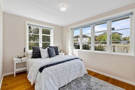 Photo of property in 35 Philomel Crescent, Bayswater, Auckland, 0622