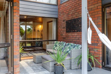 Photo of property in 17 Hind Place, Hokowhitu, Palmerston North, 4410