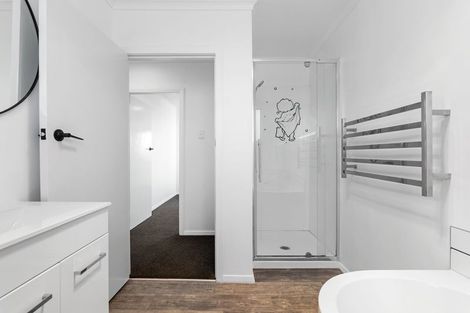 Photo of property in 4 Iredale Road, Hawera, 4610