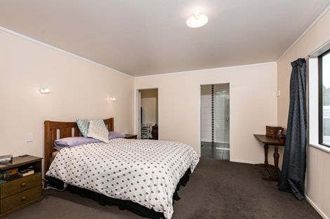 Photo of property in 17 Charlotte Street, Takapau, 4203