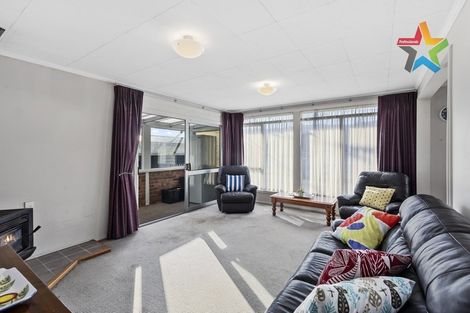 Photo of property in 5 Bird Grove, Stokes Valley, Lower Hutt, 5019
