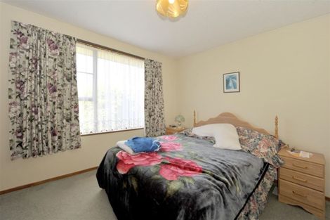 Photo of property in 2/5 Peebles Drive, Hei Hei, Christchurch, 8042