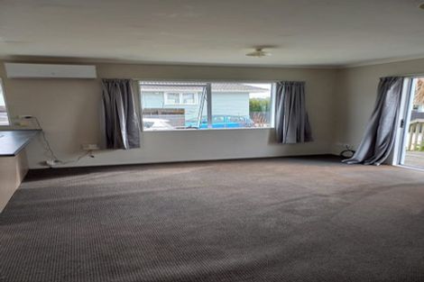 Photo of property in 47 Fairclough Road, Beach Haven, Auckland, 0626