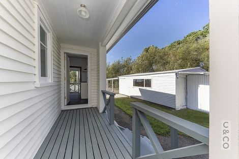 Photo of property in 231 Waitakere Road, Taupaki, Henderson, 0782