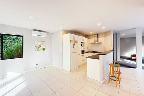 Photo of property in 2/252 East Coast Road, Forrest Hill, Auckland, 0620