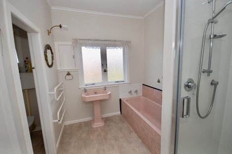 Photo of property in 94 Ocean View Road, Northcote, Auckland, 0627