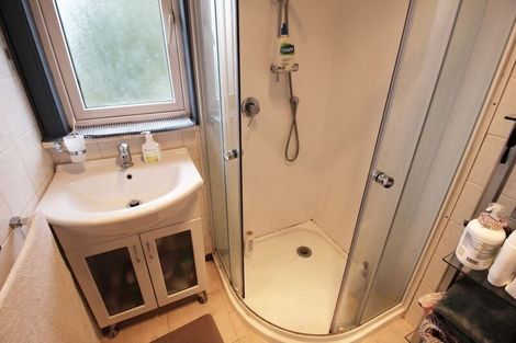 Photo of property in 17 Barron Drive, Green Bay, Auckland, 0604