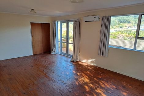Photo of property in 84 Taylor Terrace, Tawa, Wellington, 5028