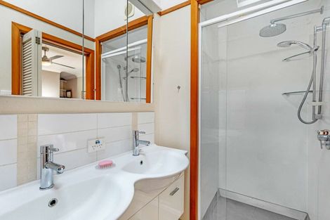 Photo of property in 38 Winston Avenue, Hokowhitu, Palmerston North, 4410