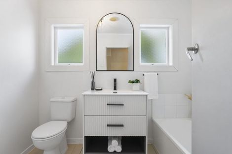 Photo of property in 1/12 Craigbank Avenue, New Lynn, Auckland, 0600