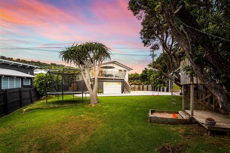 Photo of property in 84 Waitea Road, Muriwai, Waimauku, 0881