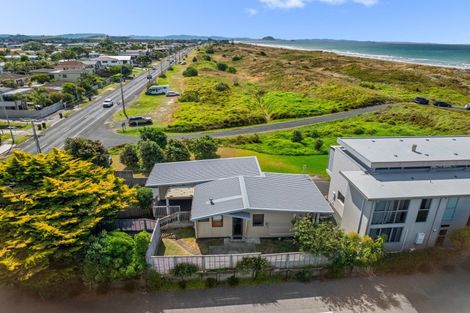 Photo of property in 1009 Papamoa Beach Road, Papamoa Beach, Papamoa, 3118