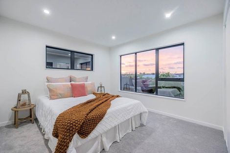 Photo of property in 26a Tupaki Place, Pakuranga Heights, Auckland, 2010