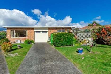 Photo of property in 9 Wakefield Grove, Waikanae, 5036