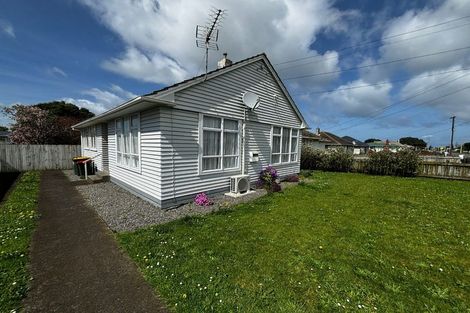 Photo of property in 67 Fairfield Road, Hawera, 4610
