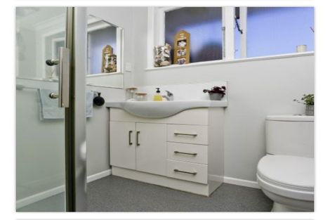 Photo of property in 2/26 Rangatira Road, Birkenhead, Auckland, 0626