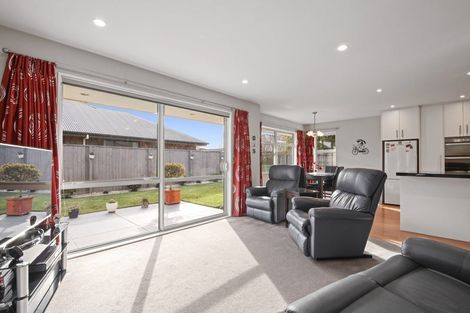Photo of property in 42 Oakwood Drive, Rangiora, 7400
