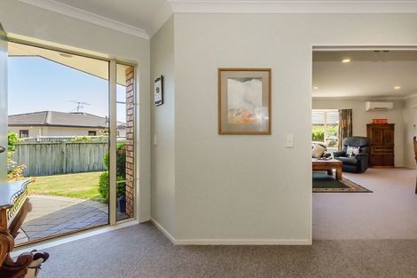 Photo of property in 8 Balmerino Grove, Waikanae, 5036