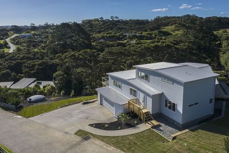 Photo of property in 299 Whangaparaoa Road, Red Beach, 0932