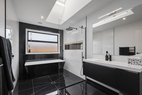 Photo of property in 4 Waimarama Court, Roslyn, Palmerston North, 4414