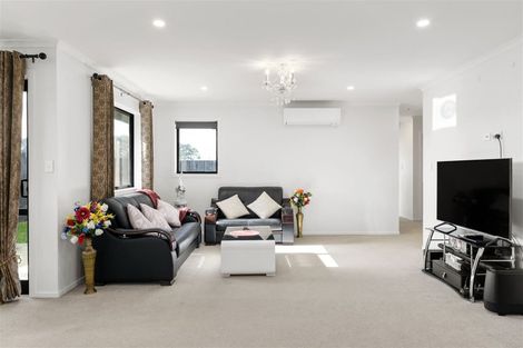 Photo of property in 18 Kimbolton Street, Rototuna North, Hamilton, 3210