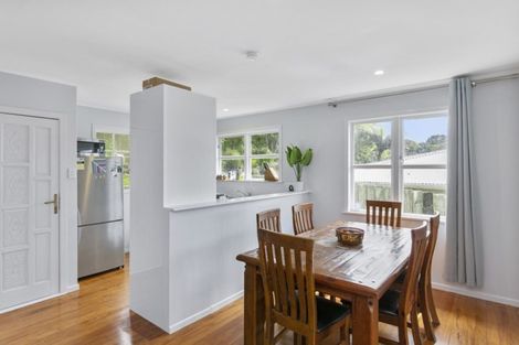 Photo of property in 8 Bellringer Crescent, Newlands, Wellington, 6037