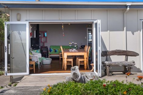 Photo of property in 66a Marine Parade, Otaki Beach, Otaki, 5512