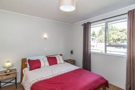 Photo of property in 32 Hookway Grove, Paraparaumu, 5032