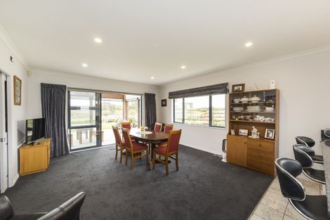 Photo of property in 30 Grand Oaks Drive, Awapuni, Palmerston North, 4412