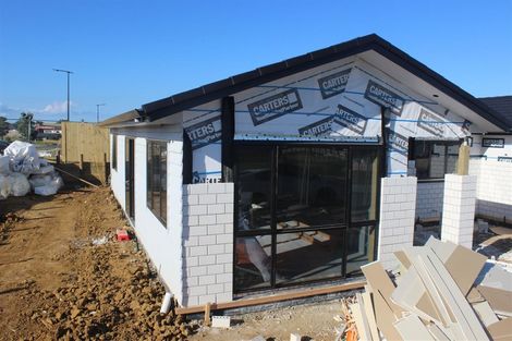 Photo of property in 25 Opouatu Avenue, Glenbrook, 2681