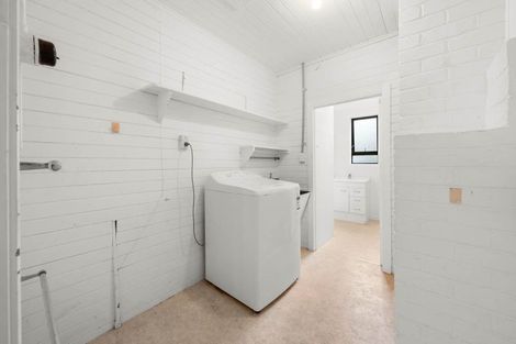 Photo of property in 9 The Esplanade, Eastern Beach, Auckland, 2012