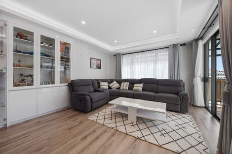 Photo of property in 2 Drumnaconagher Road, Flat Bush, Auckland, 2019