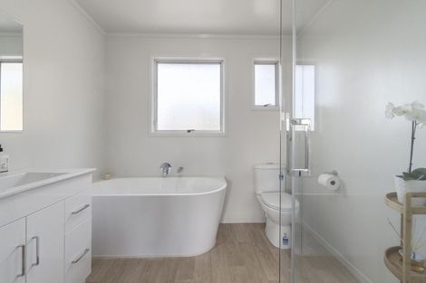 Photo of property in 8 Hewlett Road, Massey, Auckland, 0614