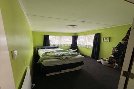 Photo of property in 27 Russell Road, Wainuiomata, Lower Hutt, 5014