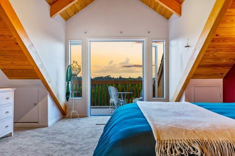 Photo of property in 847 West Coast Road, Oratia, Auckland, 0604