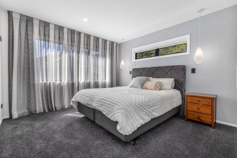 Photo of property in 10 Karearea Avenue, Waikanae, 5036