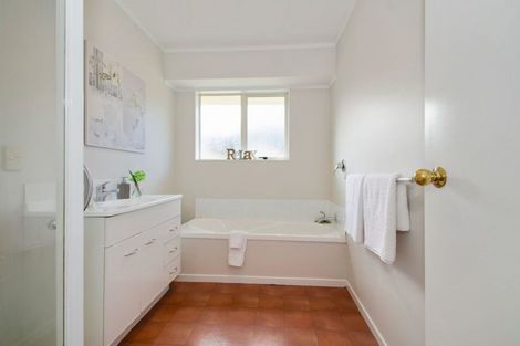 Photo of property in 19 Liddesdale Place, Papakura, 2110