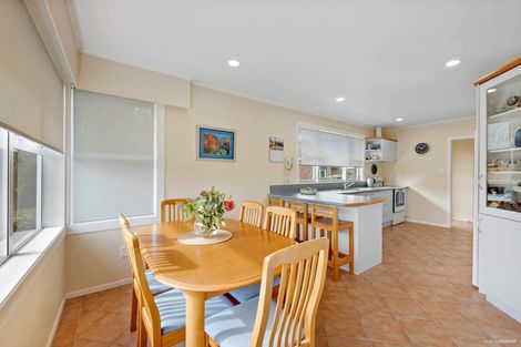 Photo of property in 13 Quibray Place, Botany Downs, Auckland, 2010