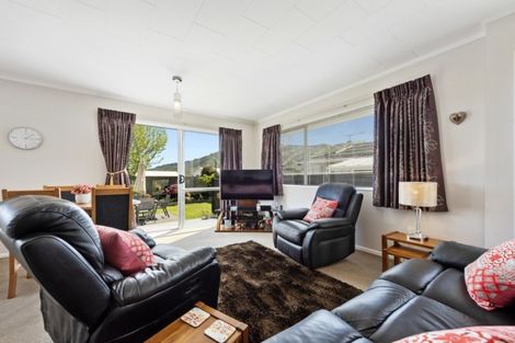 Photo of property in 28a Roband Crescent, Brown Owl, Upper Hutt, 5018