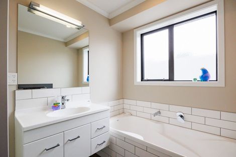 Photo of property in 6 Bryant Street, Takaro, Palmerston North, 4412