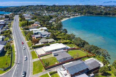 Photo of property in 973 Whangaparaoa Road, Tindalls Beach, Whangaparaoa, 0930