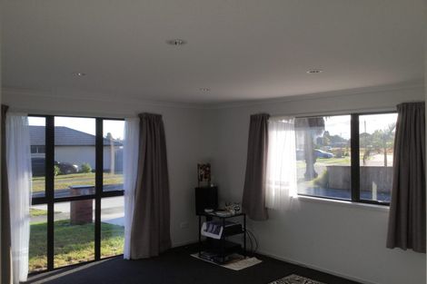 Photo of property in 12 O'farrell Drive, One Tree Point, 0118