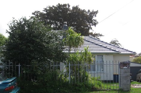 Photo of property in 21 Chilcott Road, Henderson, Auckland, 0612