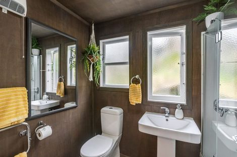Photo of property in 97 Renown Road, Raumati South, Paraparaumu, 5032