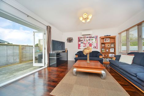 Photo of property in 30a Enderby Drive, Te Atatu Peninsula, Auckland, 0610
