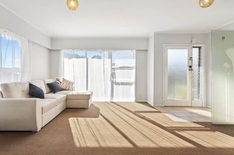 Photo of property in 1/69 Hepburn Road, Glendene, Auckland, 0602