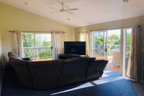 Photo of property in 7 Azure Grove, Unsworth Heights, Auckland, 0632